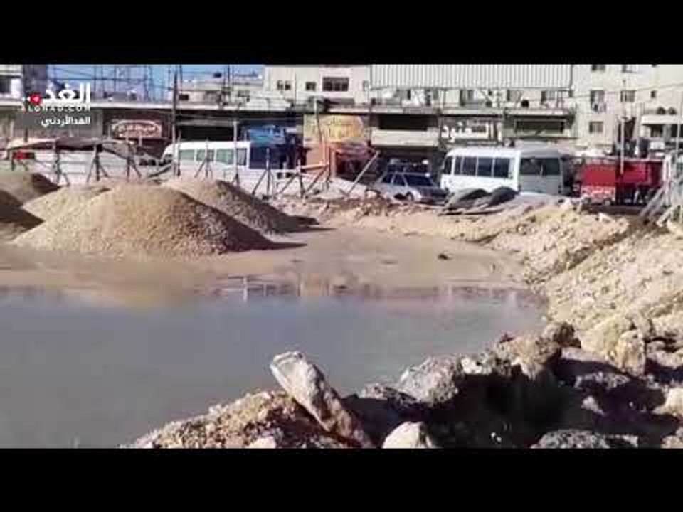 إربد: مياه الأمطار تُغرق ساحات مجمع عمان مجددا
