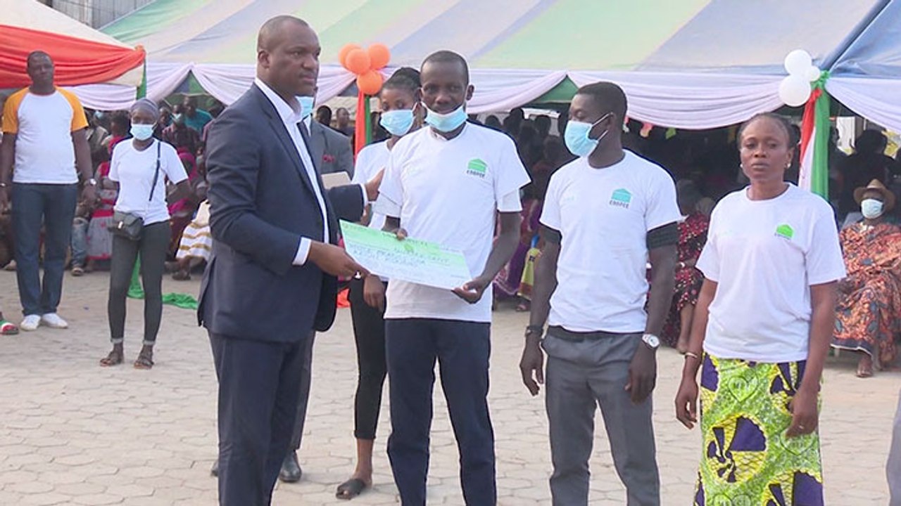 319 millions de fcfa octroyés aux porteurs de projets de l'Agneby-Tiassa