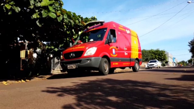 Ao escorregar em escada, jovem sofre queda e é socorrida pelo Corpo de Bombeiros