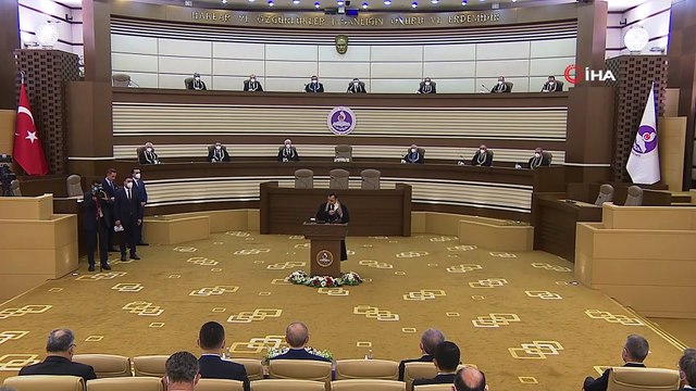 Anayasa Mahkemesi Başkanı Zühtü Arslan:'Anayasaya ve ilgili kanuna göre idari ve yargısal makamlar, Anayasa Mahkemesi kararlarını uygulamakla yükümlüdür. Anayasa Mahkemesi kararlarının bağlayıcılığı ve buna bağlı olarak uygulanma zorunluluğu