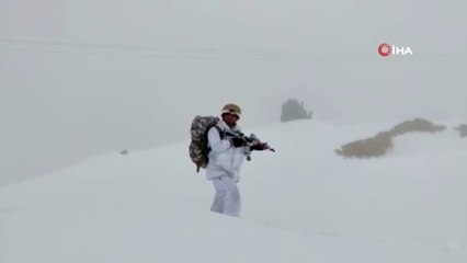 1 metreyi bulan karda, 'Eren-7 Mercan- Munzur' operasyonu sürüyor