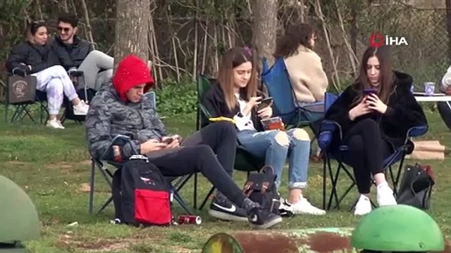 Caddebostan sahili doldu taştı, koronavirüs unutuldu