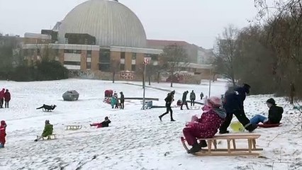 Schönheit und Chaos: Schneetreiben in ganz Europa