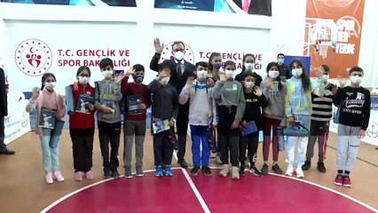 Bakan Kasapoğlu, Solhansporlu oyuncularla bir araya geldi