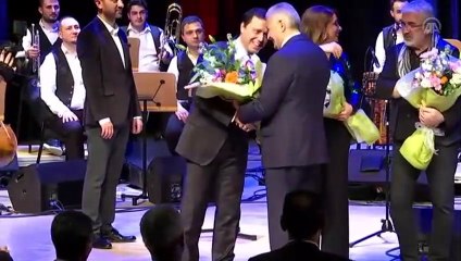 'Bil oğlum' türküsünü beraber söylediler