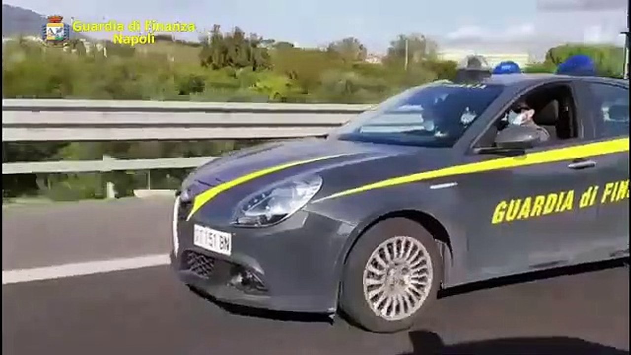 Torre Annunziata (NA) - Contrabbando di sigarette arrestato 62enne di Trentola Ducenta (09.02.21)