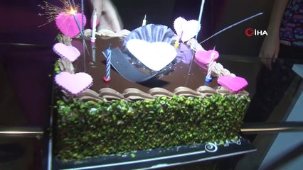 Şebnem Schaefer’a çekim sırasında sürpriz doğum günü