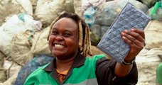 Kenya : cette business woman recycle le plastique pour en faire des briques cinq fois plus résistantes que le béton