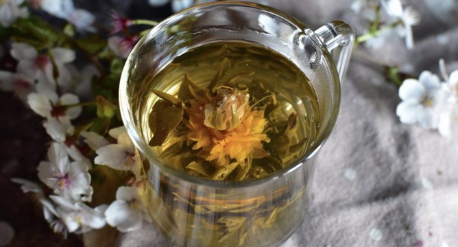 Flowering Tea Balls Are the Elegant Cousin of Tea Bombs