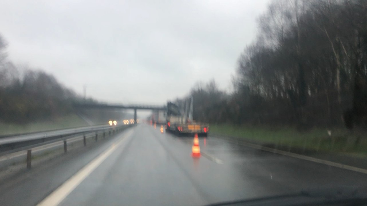 Plus de 150 poids lourds sur une zone de stockage