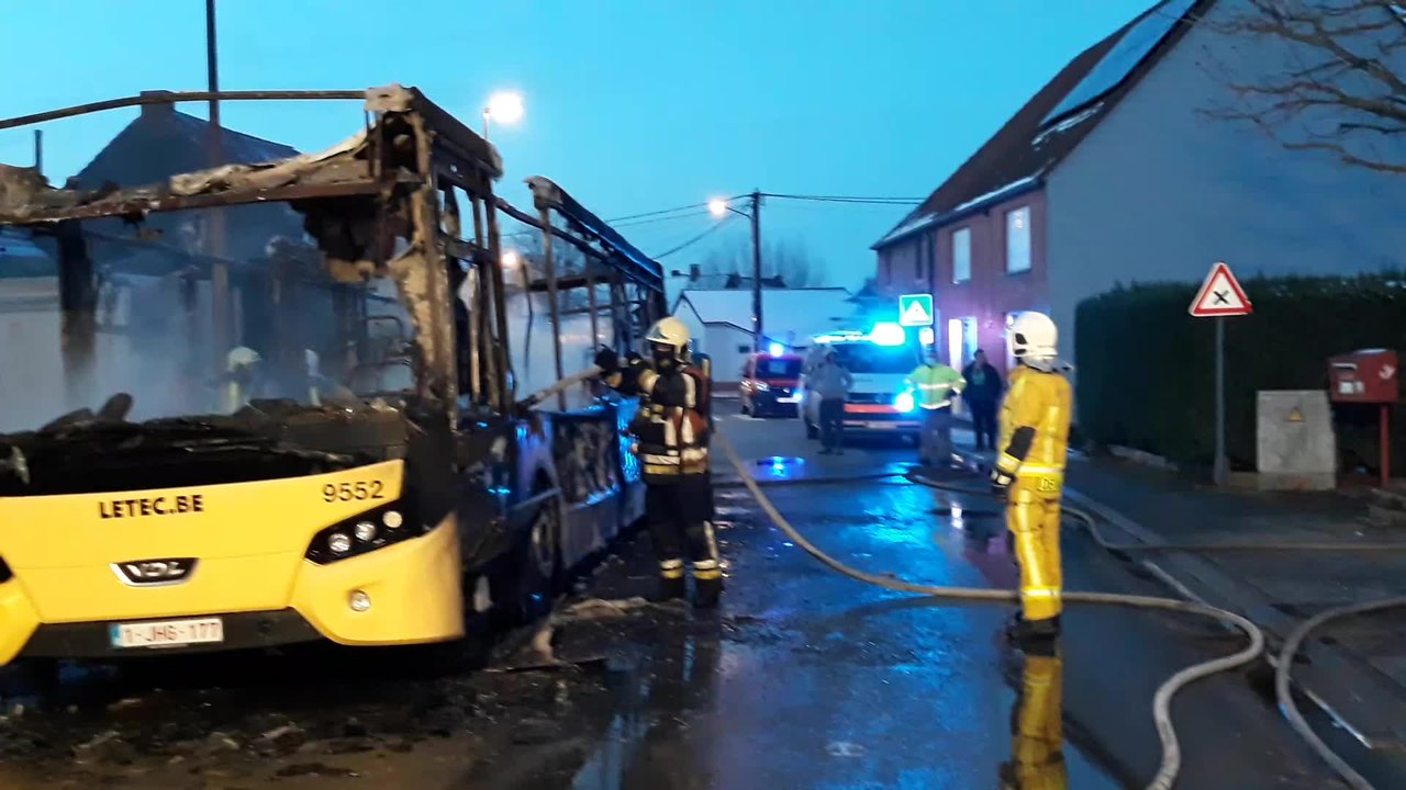 Laplaigne bus des tec en feu sur la place 09.02.2021