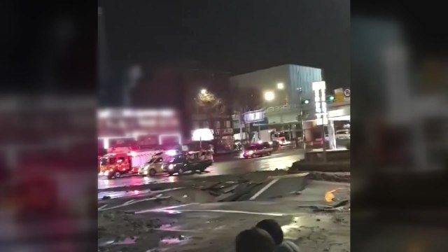 경기도 성남 모란역 근처 상수도관 파열...주변 10개 동 단수 / YTN