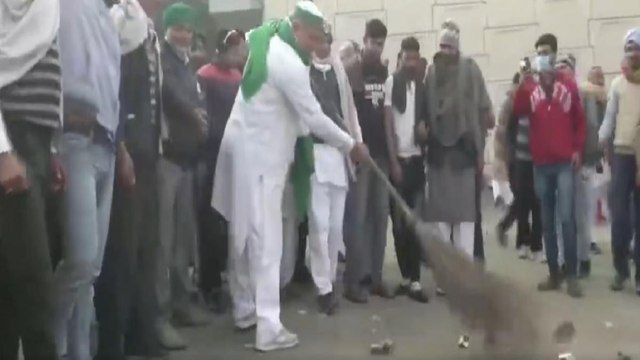 Rakesh Tikait sweeps at Ghazipur Border, Here's what he said