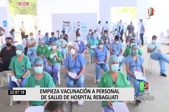 Hospital Rebagliati inició la vacunación contra la COVID-19 a personal de salud