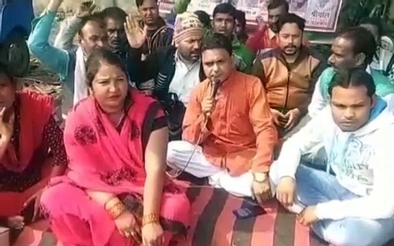 जनता ऑटो रिक्शा ऑनर्स चालक वेलफेयर एसोसिएशन ने मजदूरी न मिलने पर किया धरना प्रदर्शन