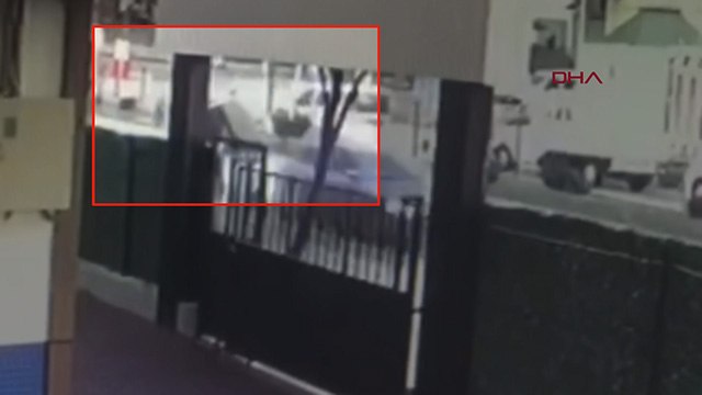 Direksiyonda kriz geçiren sürücünün kaza anı kamerada