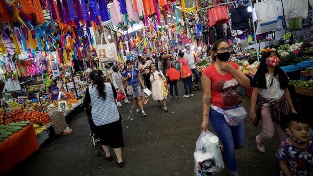 Mexico capital eases COVID curbs as pandamic cases rise