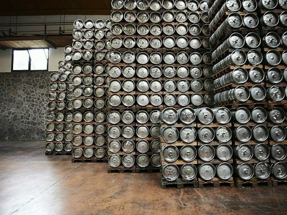 Brauer müssen bier im millionenwert wegkippen