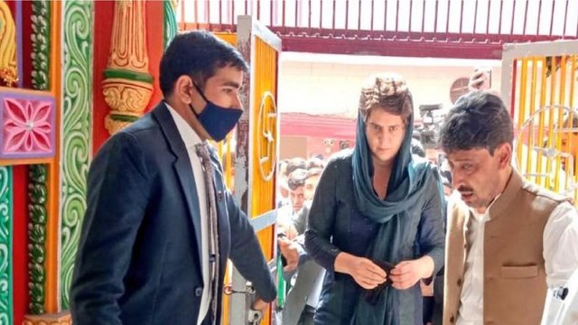 Priyanka in Saharanpur, offers prayer at Shakumbhari devi