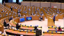 - Avrupa Komisyonu Başkanı Leyen, AB’nin Aşılama Stratejisini Savundu- “Büyük Üye Devletler AB’nin Aşılarını Güvence Altına Almış Olmasaydı Diğer Ülkelerin Eli Boş Kalacaktı”