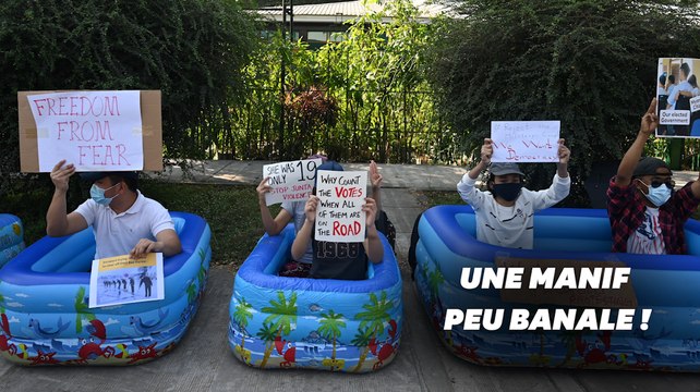 Pourquoi les manifestants en Birmanie sont dans des piscines gonflables?