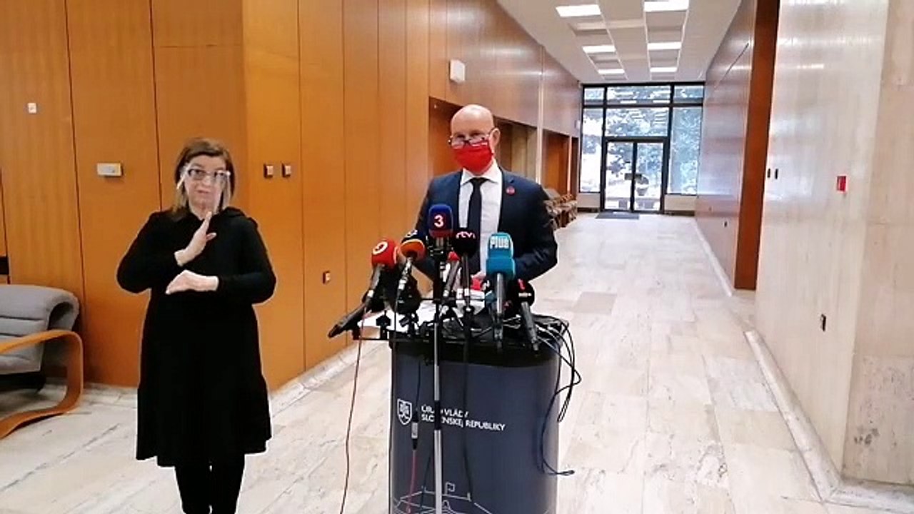 ZÁZNAM: Brífing ministra školstva B. Gröhlinga