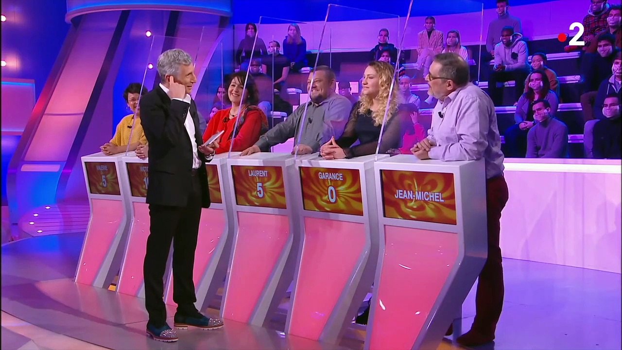 Tout le monde veut prendre sa place : Nagui touché par le cadeau d'un candidat (vidéo)