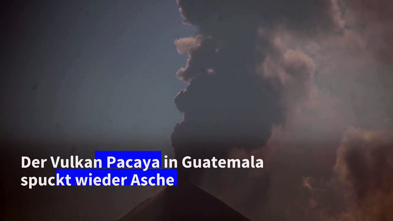 Vulkan Pacaya in Guatemala spuckt Asche