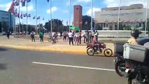 Frente al Congreso: Feministas apoyan el aborto y provida se oponen