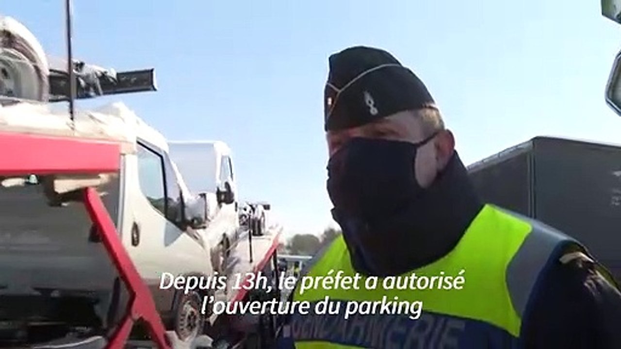 Neige en Bretagne : des routiers bloqués pendan...