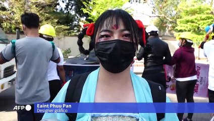 Geração Z vai às ruas em Mianmar