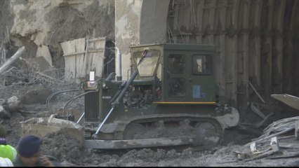 India rescuers struggle to free trapped workers