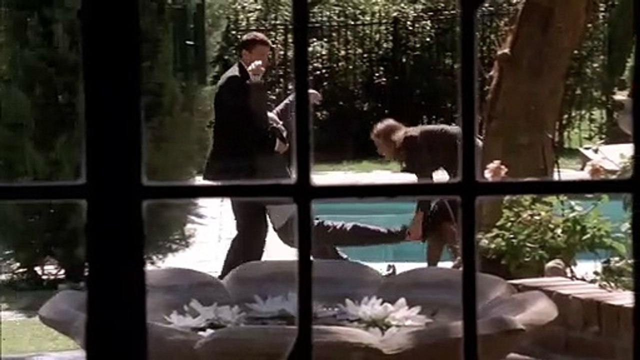 Bones 4x22 - Booth and Brennan steal the body while Hodgins is giving a speech at the funeral