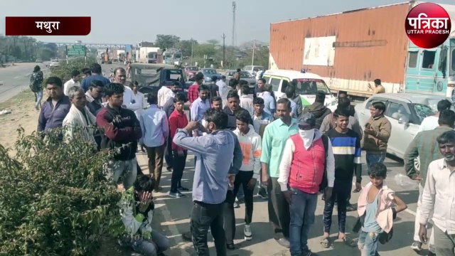 अनियंत्रित कार ट्रैक्टर में घुसी, 3 की मौत और 16 घायल