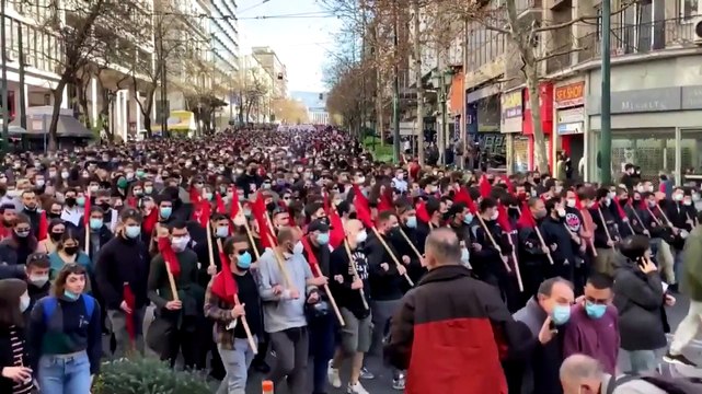 Atina'da öğrencilerden üniversitelere polisin girmesini içeren yasa tasarısına karşı protesto