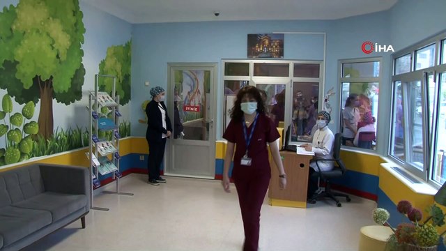 Sağlık çalışanlarına ikinci doz aşılama İstanbul’da başladı