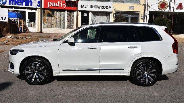 Sıfır kilometre olarak aldığı lüks aracının kapısı farklı çıktı