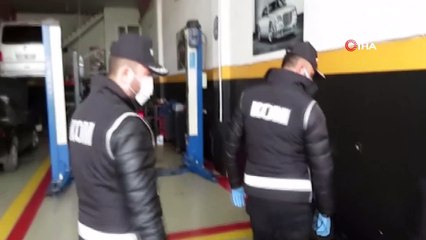 Lüks otomobillerin yedek parçalarını yurt dışından kaçak getirerek satan şüpheliler baskın sonucu yakalandı