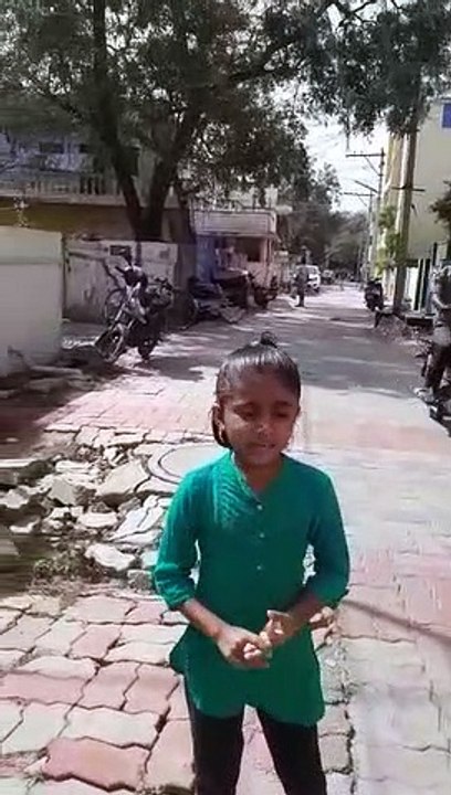 "இங்க பாருங்க.. எவ்ளோ பெரிய குழி .. எங்கே அந்த...