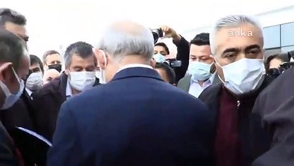 Kılıçdaroğlu’nu görünce yazdığı şiiri okudu