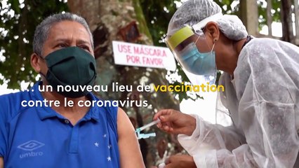Brésil : en Amazonie, la campagne de vaccination contre le Covid-19 se fait aussi en bateau