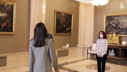 Letizia estrena blazer de la mano de Carolina Herrera