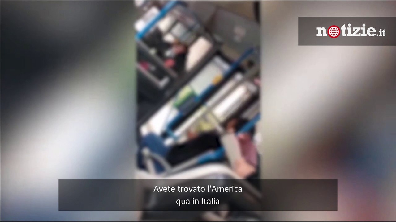 Lecco, razzismo sul bus: "Qui ve ne approfittate, al vostro paese vi tagliano le mani"