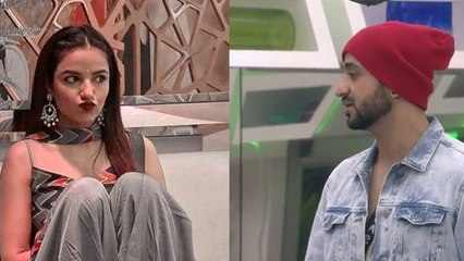 Bigg Boss 14; Jasmin Bhasin ने इमोशनल होकर किया ऐसे किया Aly को Kiss |FilmiBeat