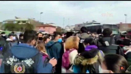 Gözaltına alınan öğrencilere destek verenlere de gözaltı