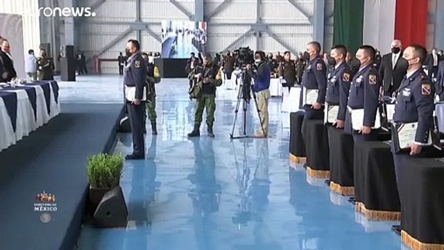 El presidente de México López Obrador se felicita por su futuro aeropuerto en una base militar