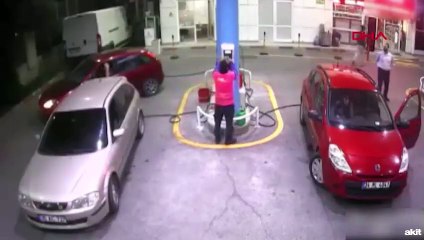 Akaryakıt istasyonunda patlama saniye saniye kamerada