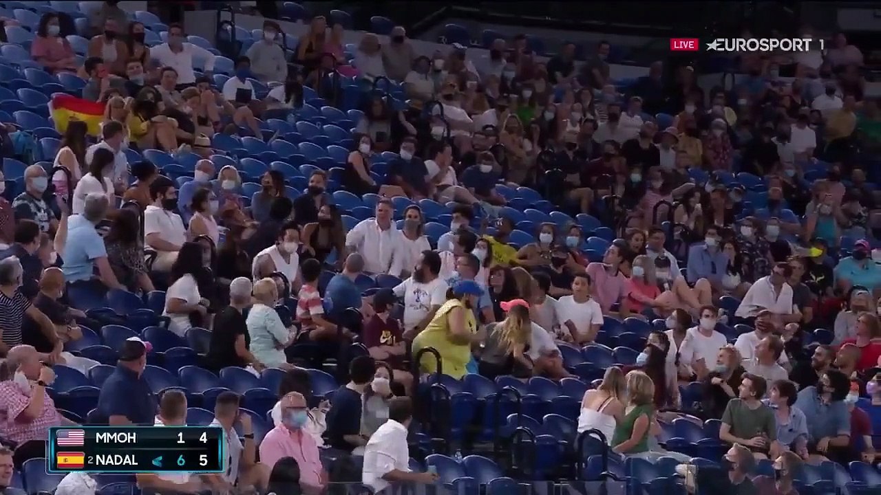 Une spectatrice virée des tribunes pour avoir fait un doigt d'honneur à Rafael Nadal