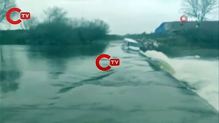 Suya kapılan minibüste can pazarı