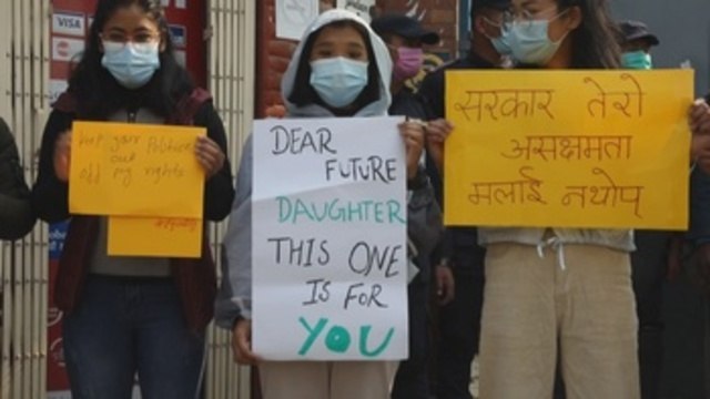 Indignación al querer imponer un permiso paterno a las nepalíes para viajar